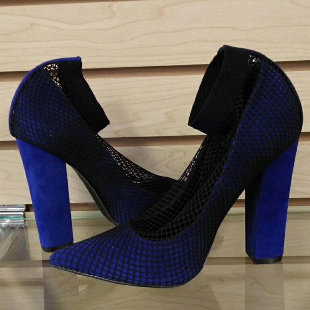 🆕 Fishnet Pumps